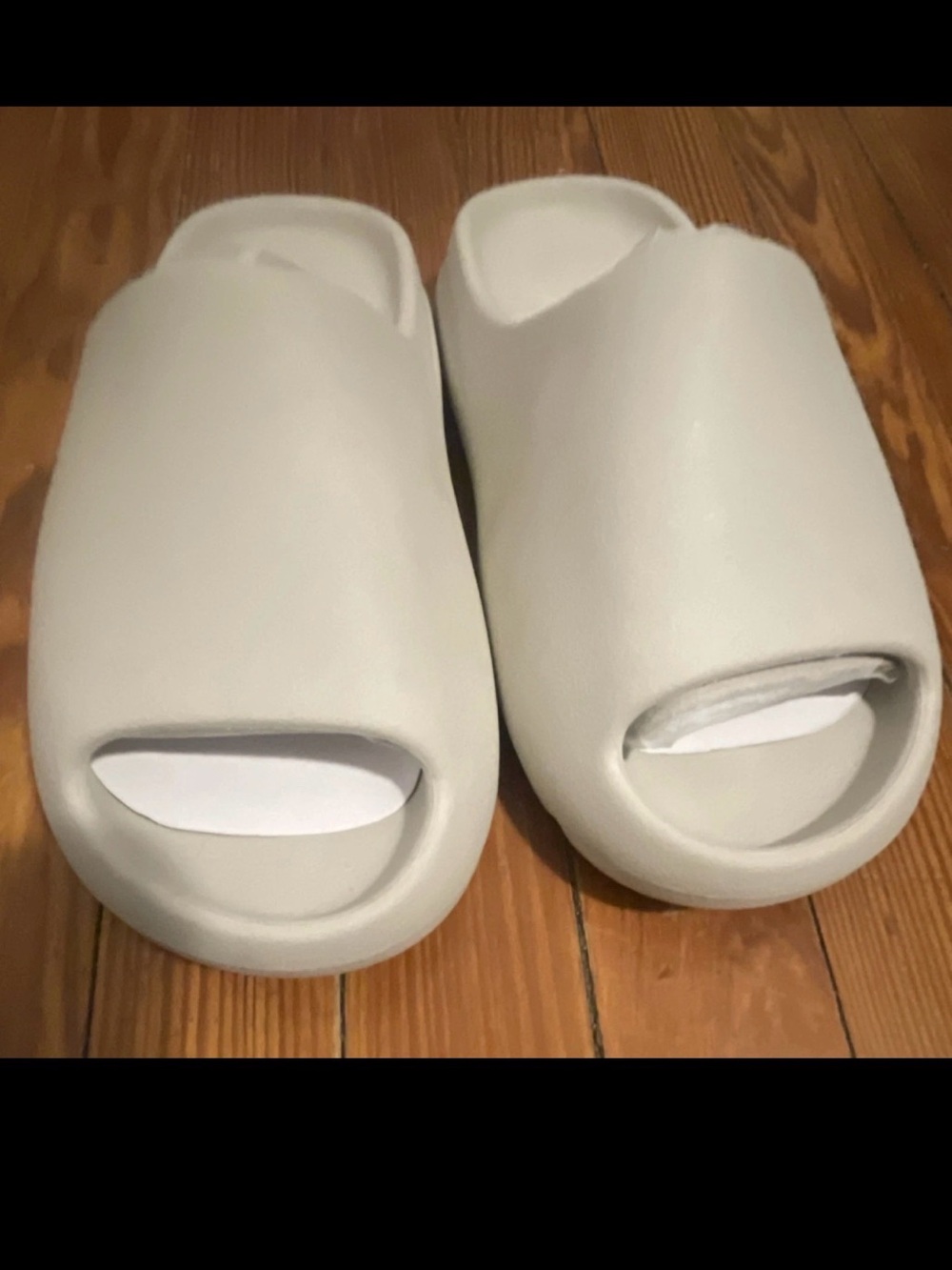 Yeezy Slide(Color is Beige Not Tan)